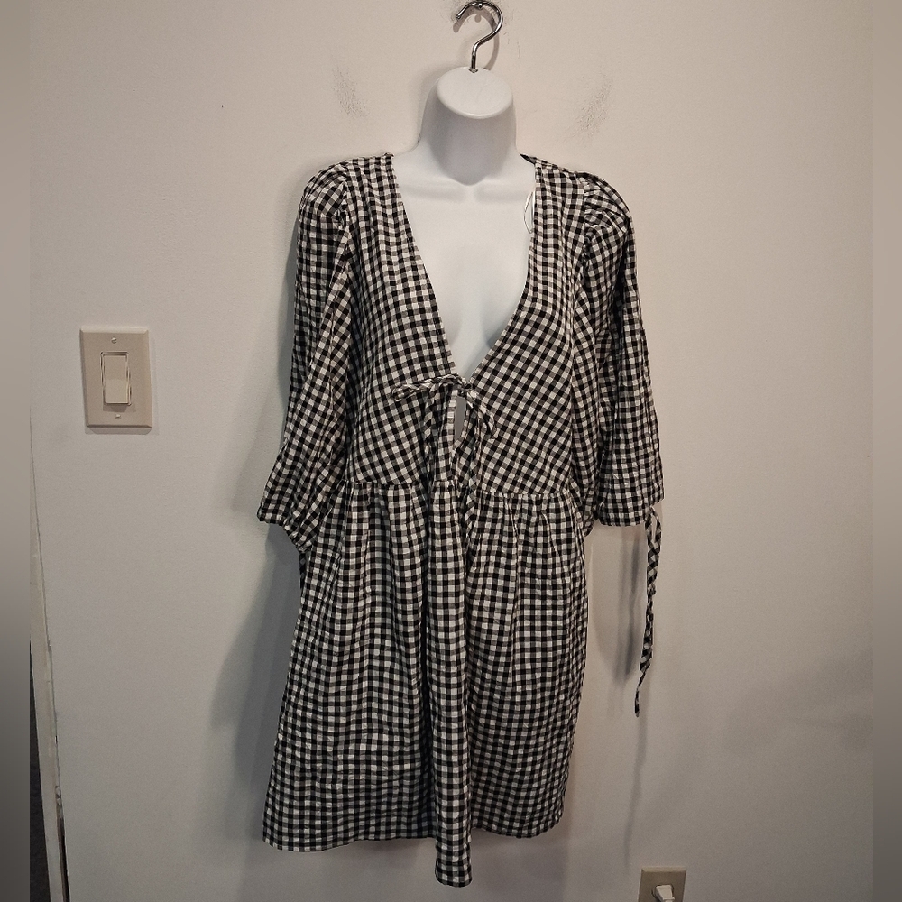 New Showpo Size 8 Rosita Tie Front Puff Sleeves Checkered Print